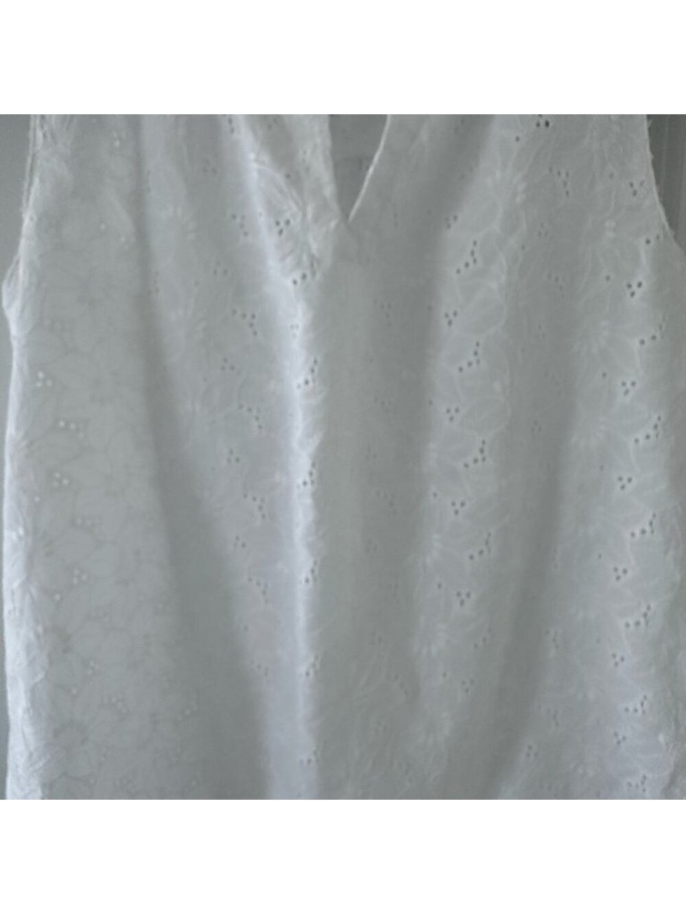 White Eyelet Sleeveless Blouse - Picture 2 of 2